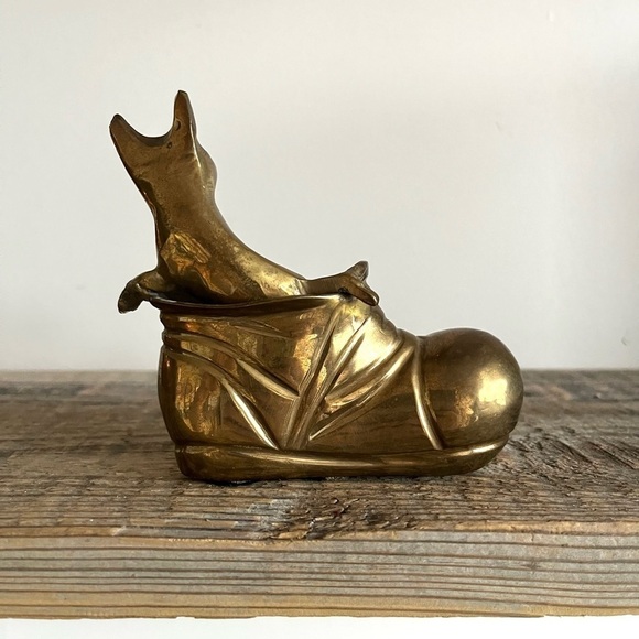 Brass boot with cat paperweight - Picture 4 of 5